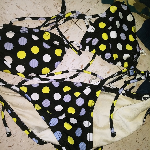 Womens shorts and bathing suites - Picture 3 of 4